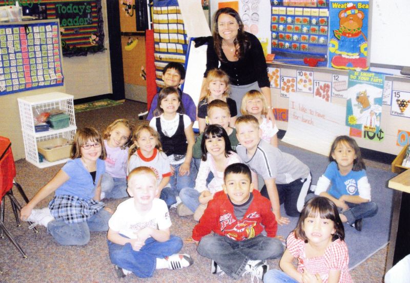 Pictured is Mrs. Parr and her 08-09 Kindergarten Class.